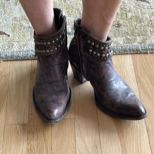 Old Gringo MiniBelinda booties in distressed brown leather; size 9 1/2B